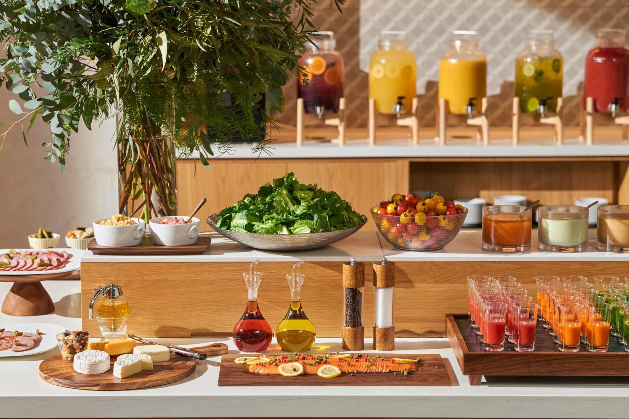 Omo7 Osaka By Hoshino Resorts Exteriör bild A salad bar