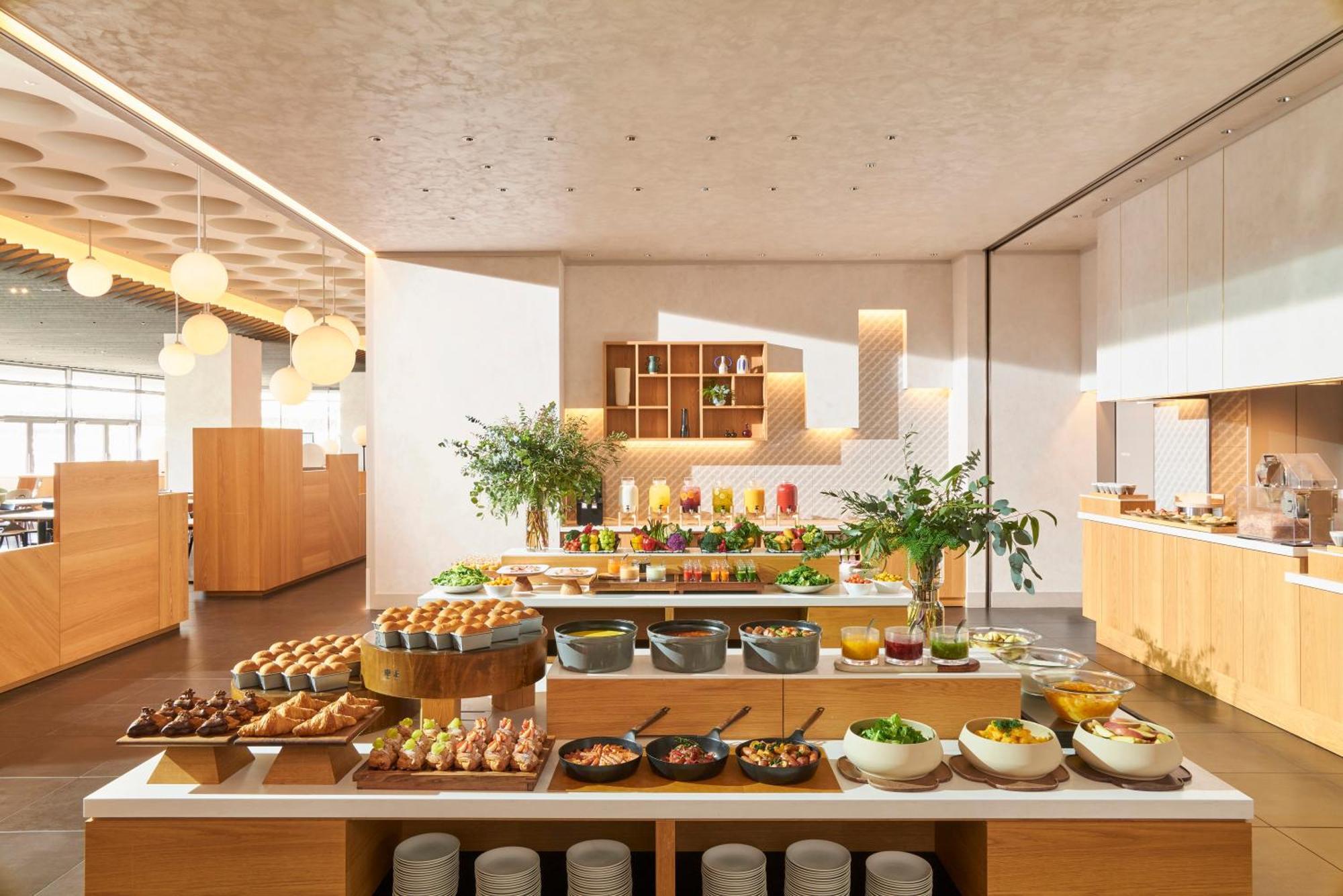 Omo7 Osaka By Hoshino Resorts Exteriör bild The buffet at the lounge
